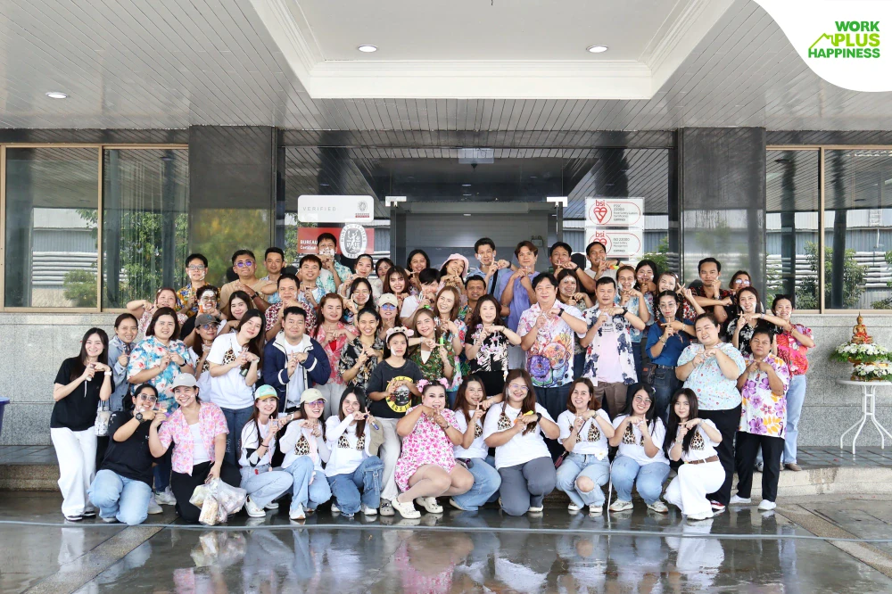 PLUS จัดกิจกรรมรดน้ำขอพรผู้บริหาร เสริมสิริมงคล ส่งต่อพลังบวก